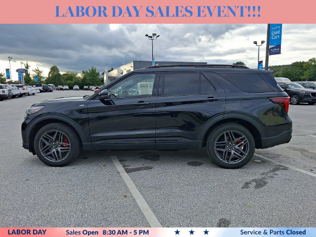Certified 2025 Ford Explorer ST-Line w/ Premium Package AWD/4WD image 6