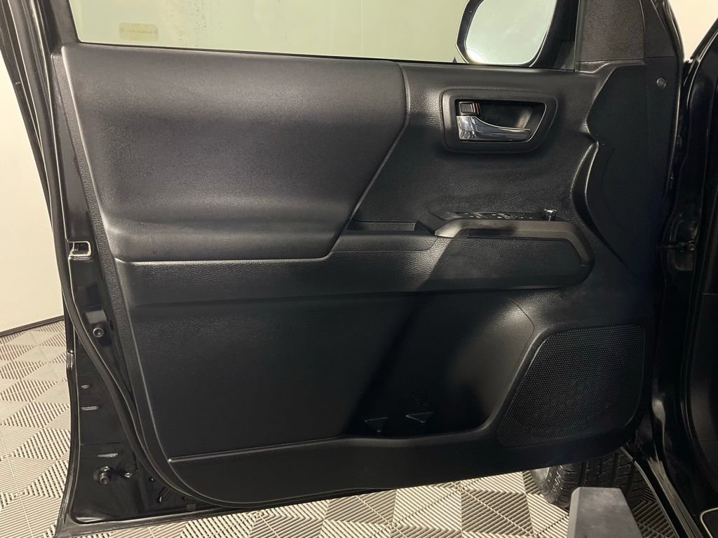 Used 2018 Toyota Tacoma 2WD Double Cab image 12