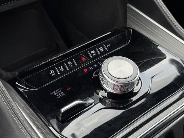 Used 2023 Jeep Wagoneer L Series II AWD/4WD image 16
