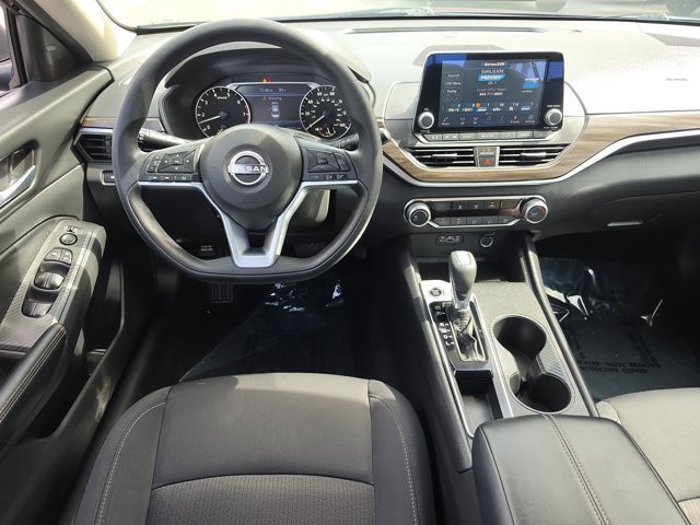 Used 2025 Nissan Altima 2.5 SV FWD image 15