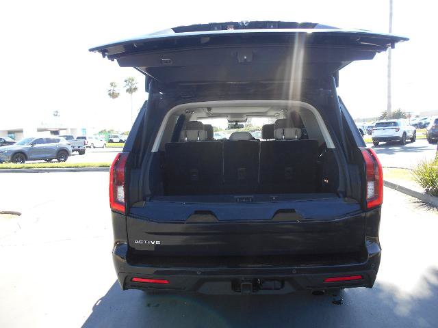 Certified 2025 Ford Expedition Active AWD/4WD image 4