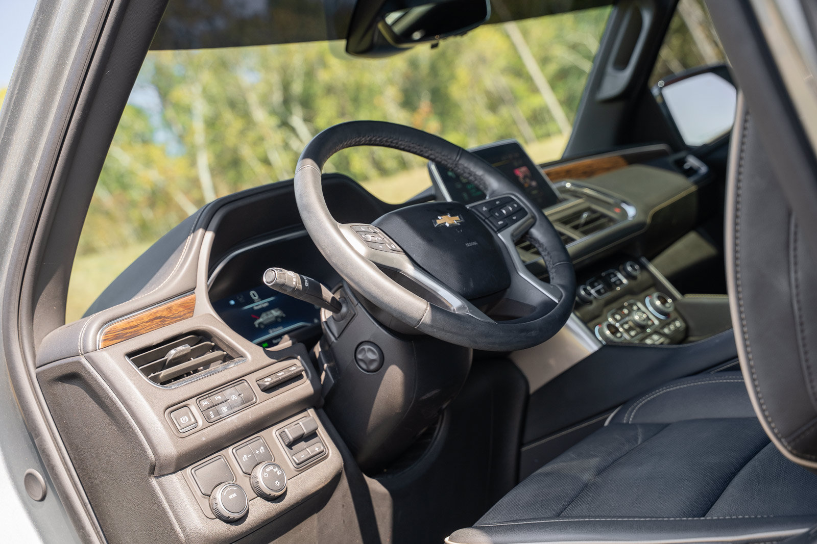 Used 2024 Chevrolet Tahoe Premier w/ Premium Package RWD image 32