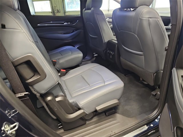 Used 2022 Buick Enclave Essence image 11