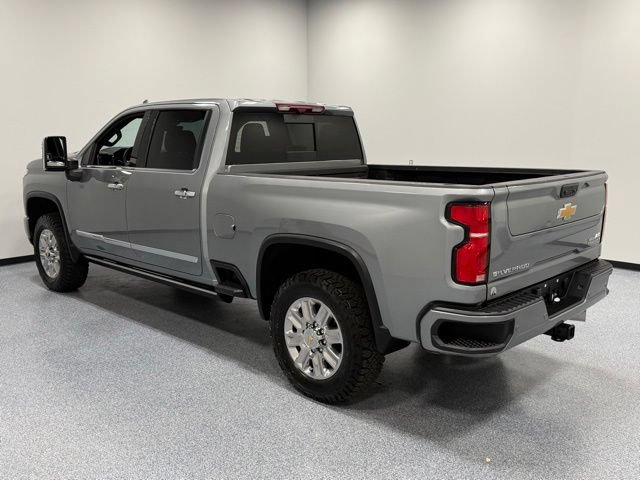 Used 2025 Chevrolet Silverado 2500 High Country w/ High Country Premium Package AWD/4WD image 9
