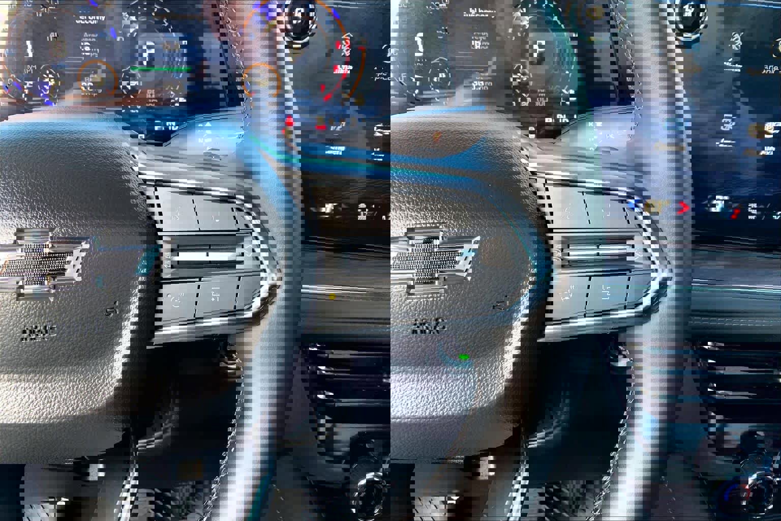 Used 2025 Chevrolet Suburban Z71 w/ Comfort Package image 21