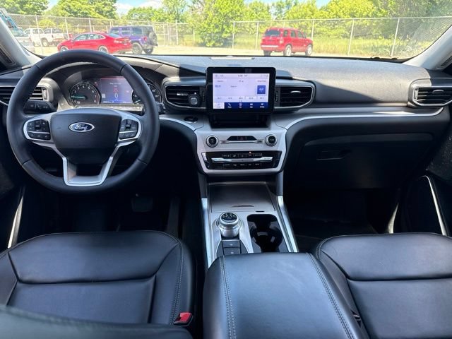 Certified 2024 Ford Explorer XLT w/ Equipment Group 202A AWD/4WD image 13