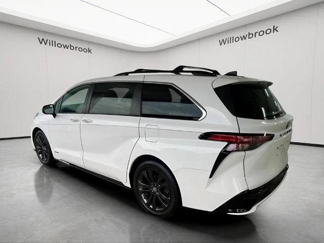 Used 2021 Toyota Sienna XSE FWD image 3