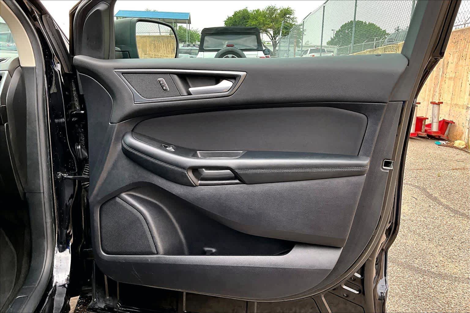 Certified 2019 Ford Edge SE FWD image 23