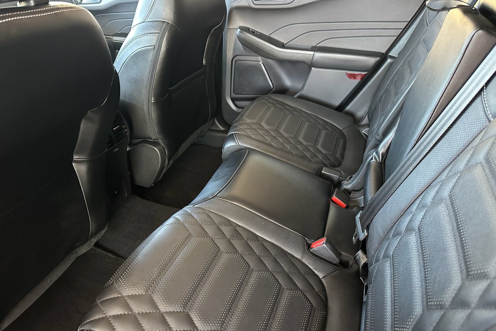 Certified 2023 Ford Escape SE w/ PHEV Premium Package FWD image 11