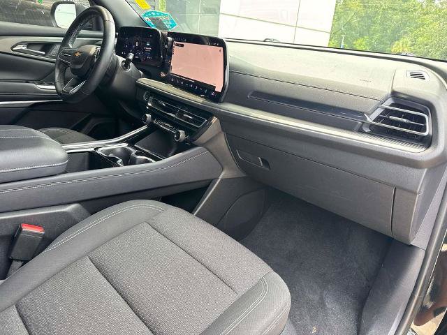 Used 2025 Chevrolet Traverse LT FWD image 12