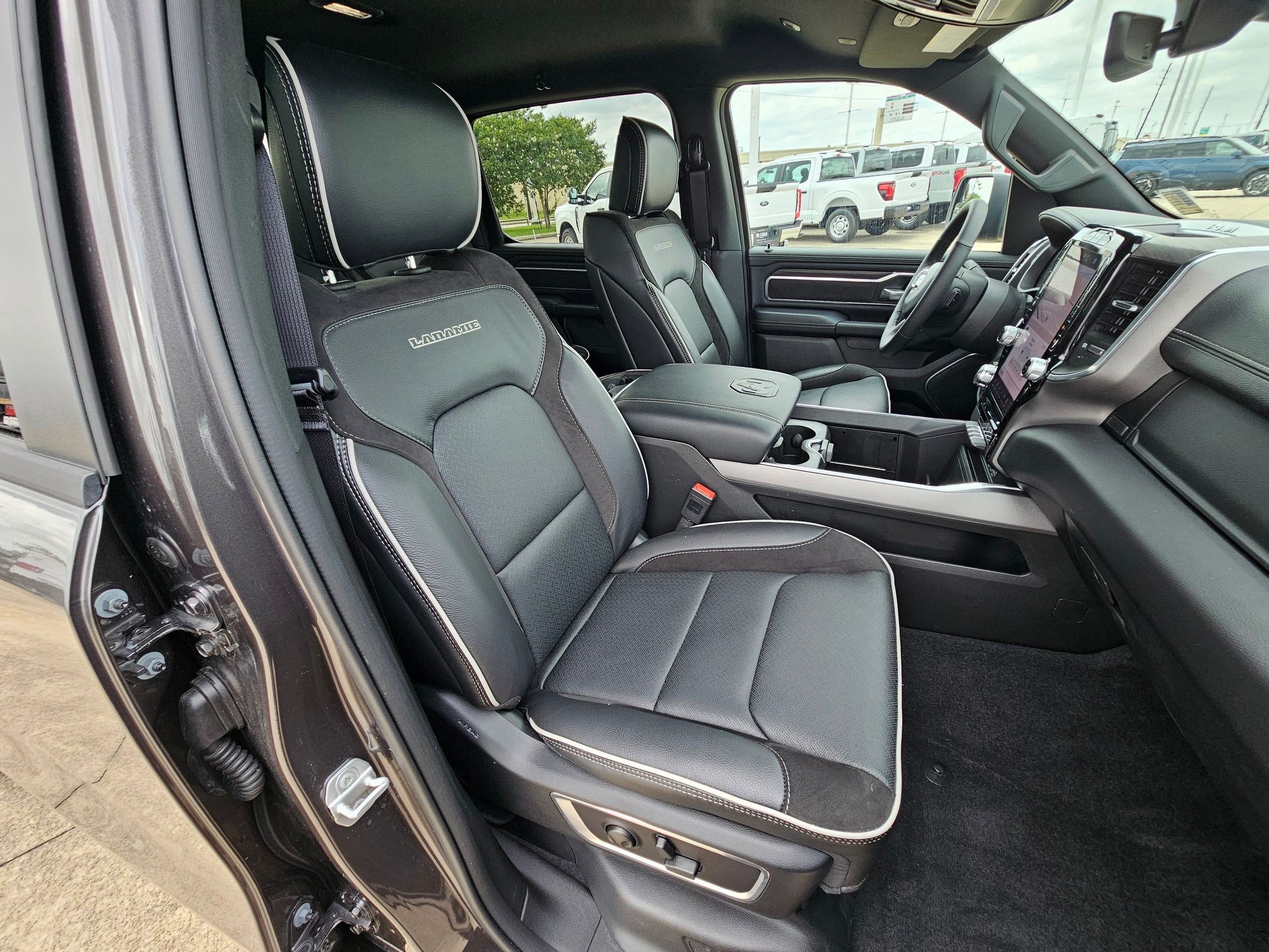 Used 2026 RAM 1500 Laramie AWD/4WD image 31
