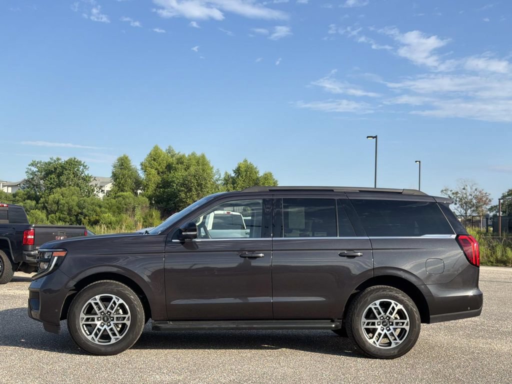 Certified 2025 Ford Expedition Active AWD/4WD image 7