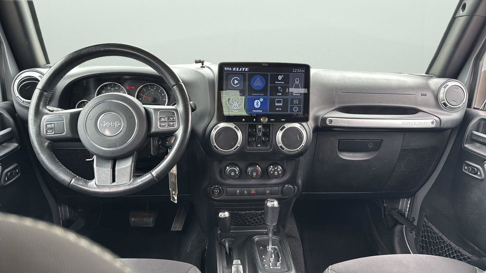 Used 2018 Jeep Wrangler Unlimited Sahara AWD/4WD image 22
