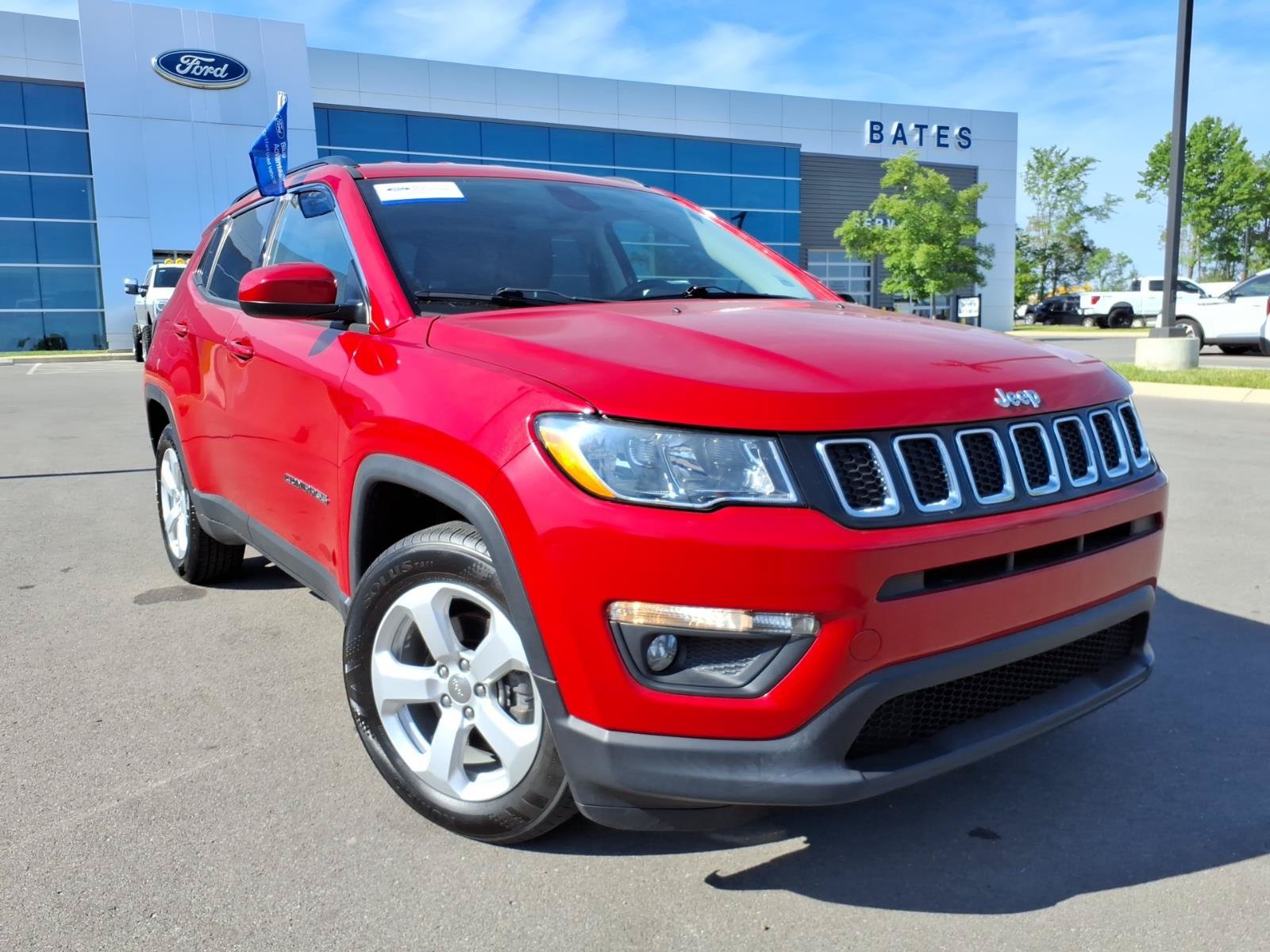 Used 2019 Jeep Compass Latitude FWD image 1