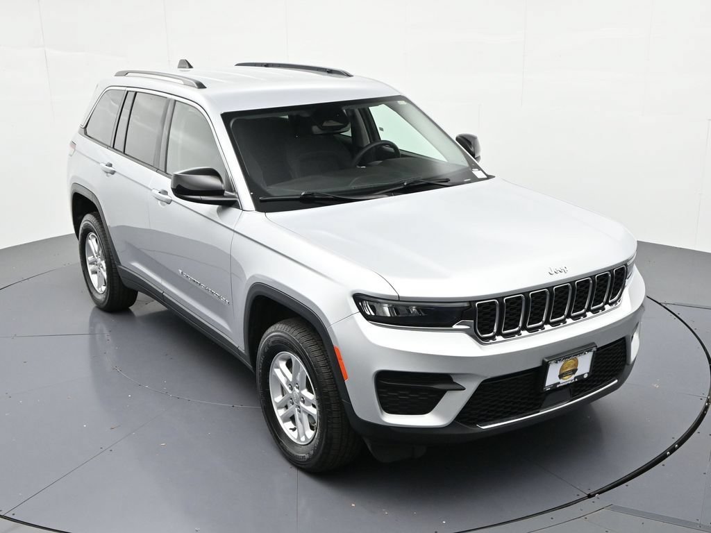 Used 2023 Jeep Grand Cherokee Laredo w/ Luxury Tech Group I AWD/4WD image 14