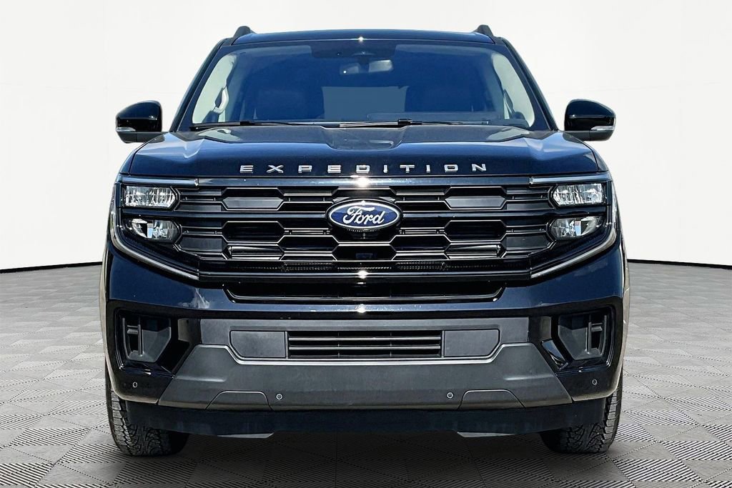 Certified 2025 Ford Expedition Active AWD/4WD image 3