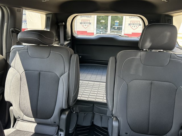 Used 2025 Jeep Grand Cherokee L Laredo w/ Luxury Tech Group I RWD image 21