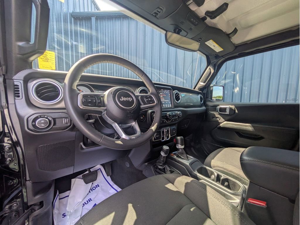 Used 2023 Jeep Gladiator Overland AWD/4WD image 14