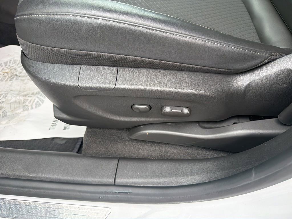 Used 2022 Buick Encore Preferred AWD/4WD image 23