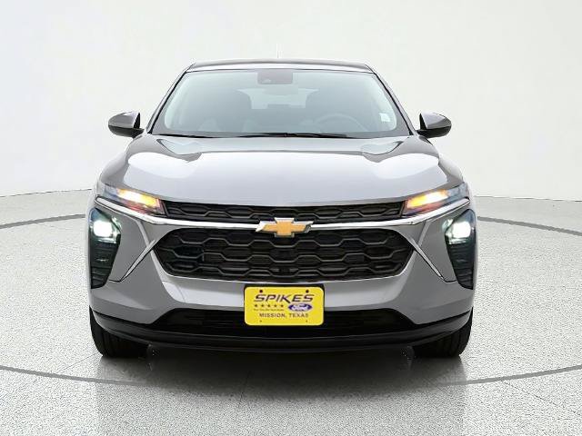 Used 2025 Chevrolet Trax LS w/ LS Convenience Package FWD image 2