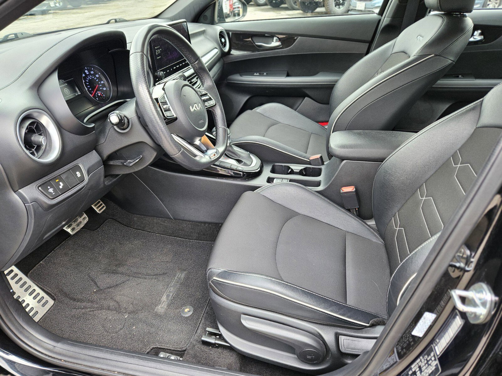 Used 2024 Kia Forte GT-Line image 19