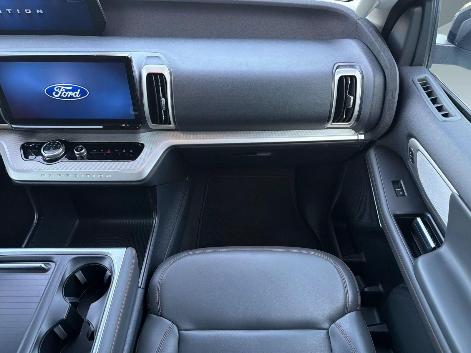 Certified 2025 Ford Expedition Active AWD/4WD image 29
