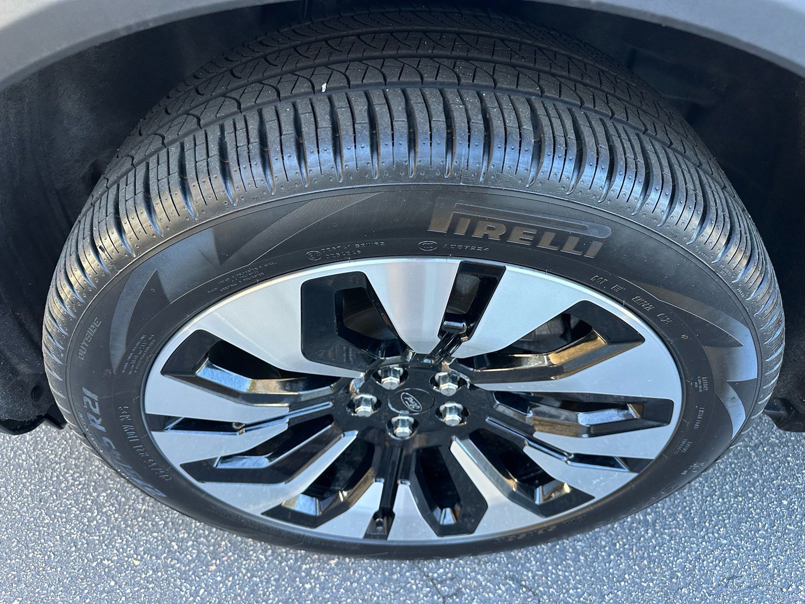 Certified 2025 Ford Explorer Platinum w/ LUX Leather Package image 13