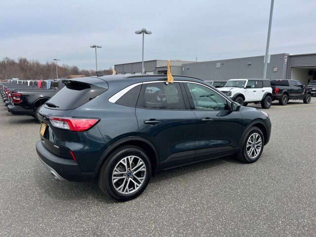 Certified 2022 Ford Escape SEL w/ Technology Package AWD/4WD image 3