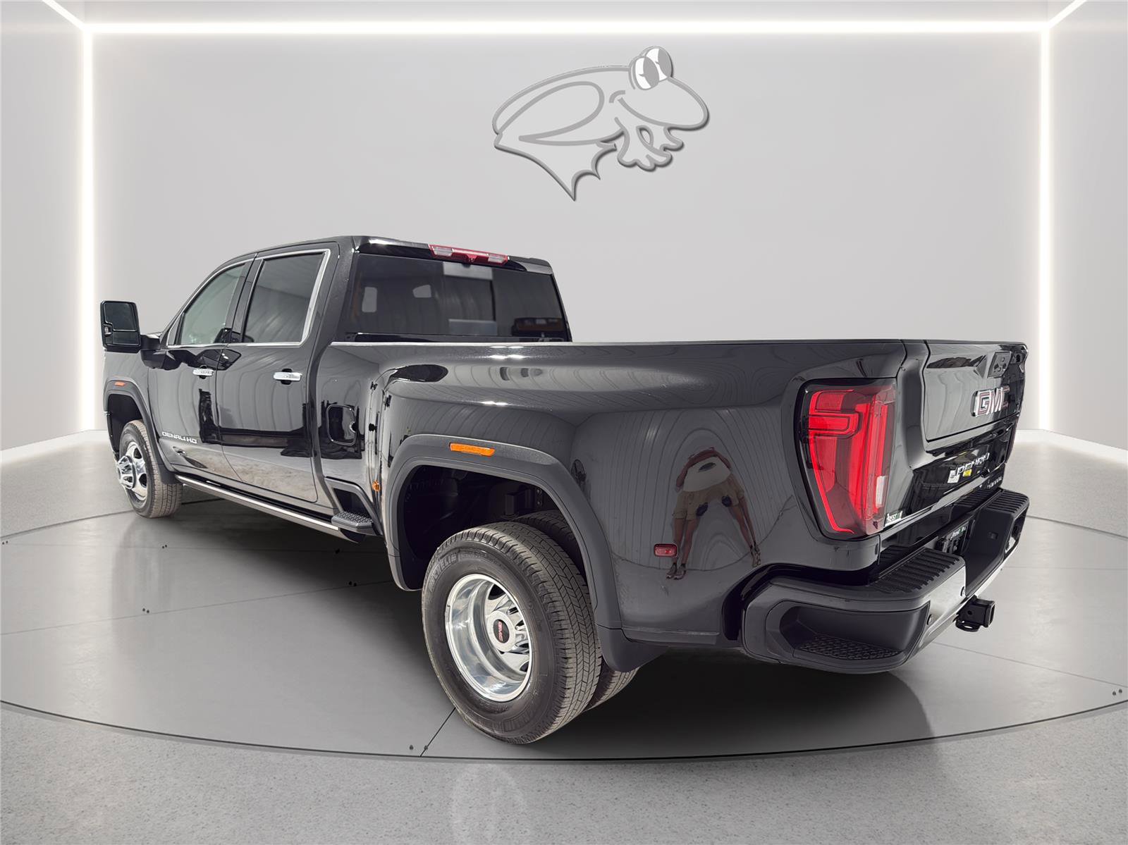 Used 2022 GMC Sierra 3500 Denali AWD/4WD image 3