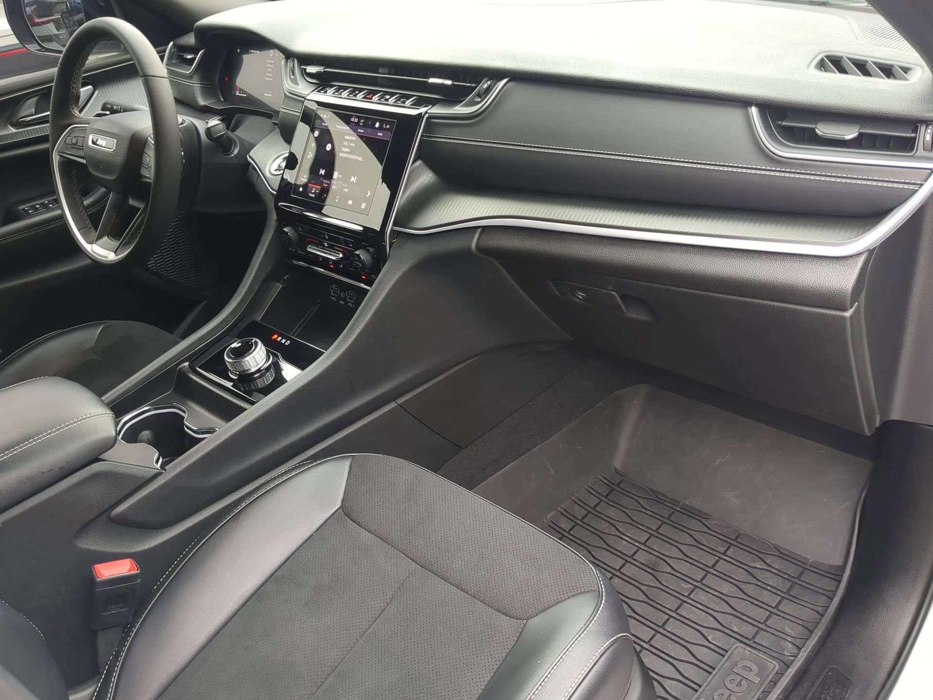 Used 2025 Jeep Grand Cherokee L Altitude image 40