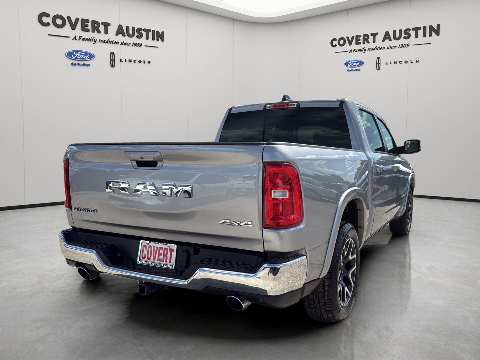 Used 2025 RAM 1500 Laramie AWD/4WD image 6
