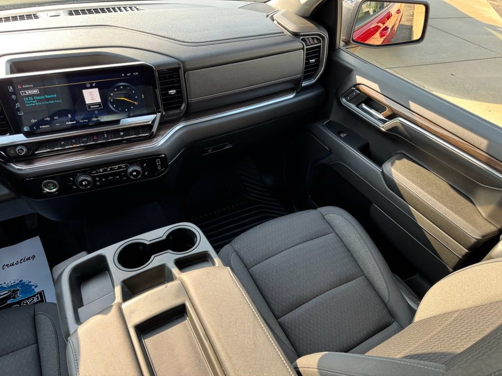 Used 2023 Chevrolet Silverado 1500 LT AWD/4WD image 23
