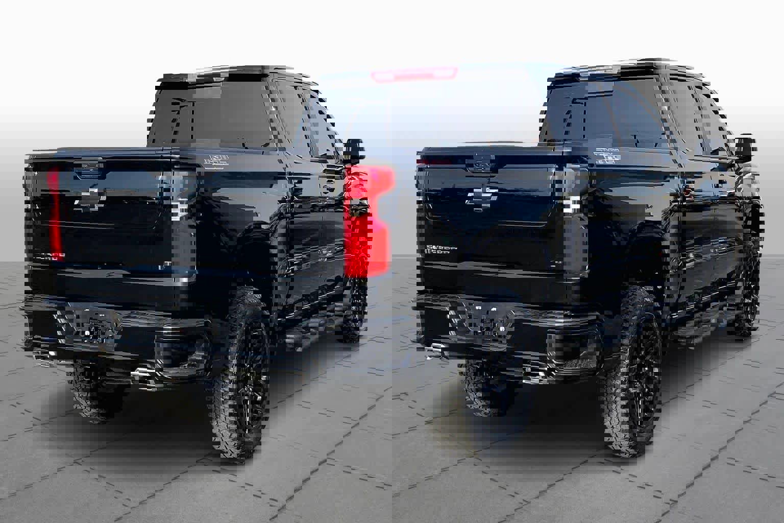 Used 2025 Chevrolet Silverado 1500 LT Trail Boss w/ Convenience Package II image 4