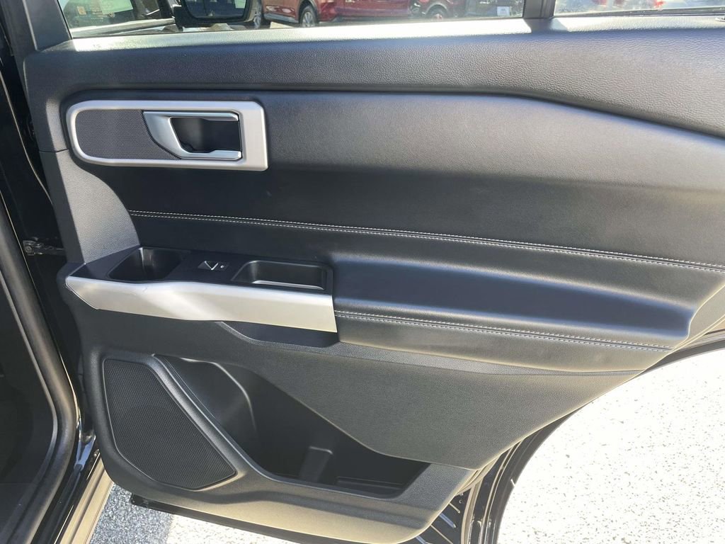 Certified 2022 Ford Explorer XLT w/ Equipment Group 202A image 25