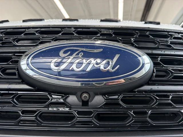 Certified 2023 Ford Explorer XLT w/ Equipment Group 202A AWD/4WD image 3