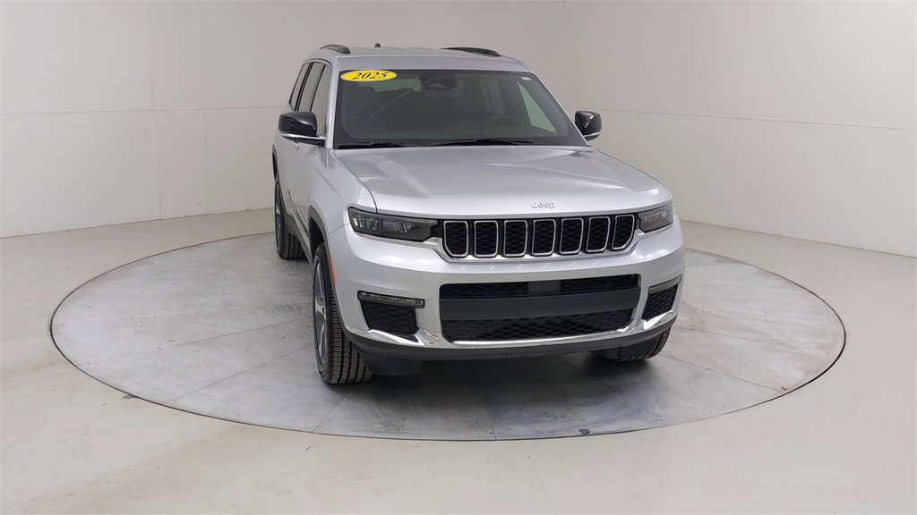 Used 2025 Jeep Grand Cherokee L Limited image 10