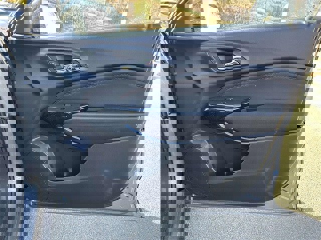 Used 2025 Chevrolet Trax RS w/ Sunroof Package image 23