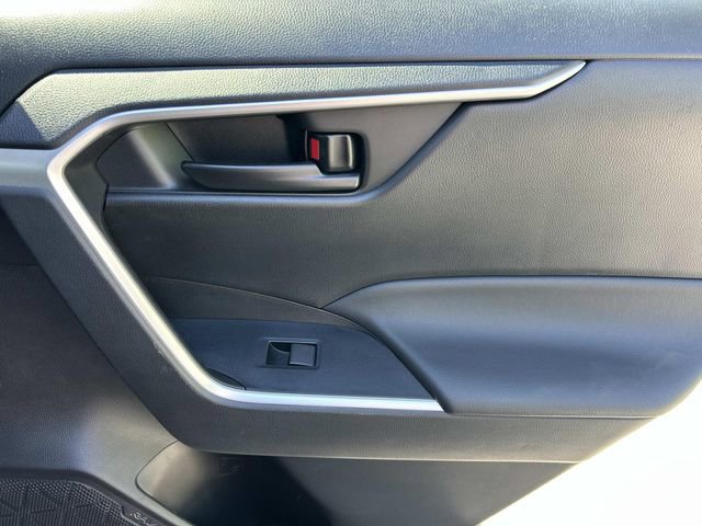 Used 2022 Toyota RAV4 LE FWD image 23