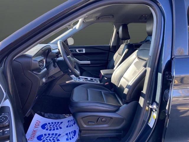 Certified 2022 Ford Explorer XLT w/ Equipment Group 202A image 8