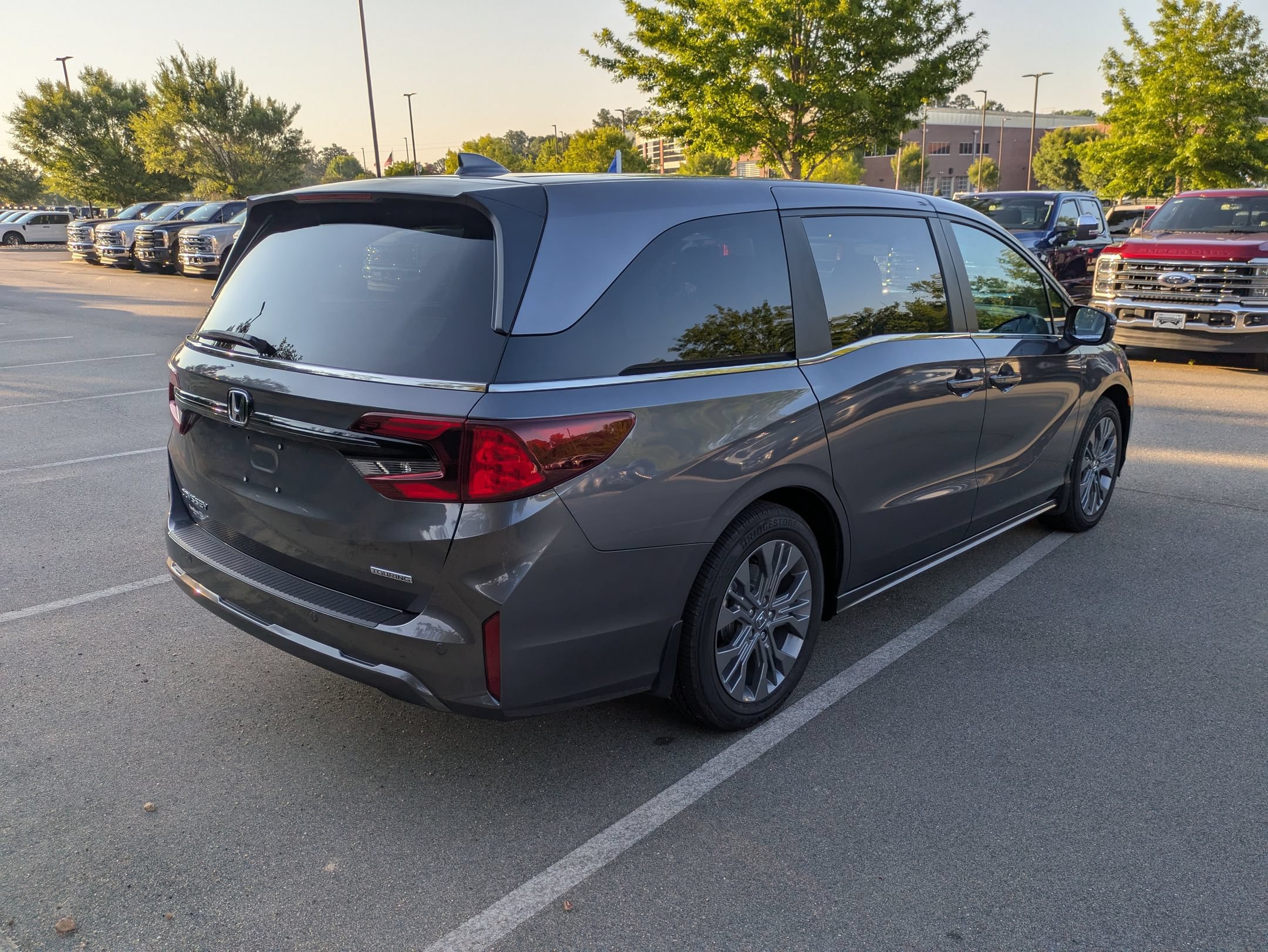 Used 2025 Honda Odyssey Touring image 4
