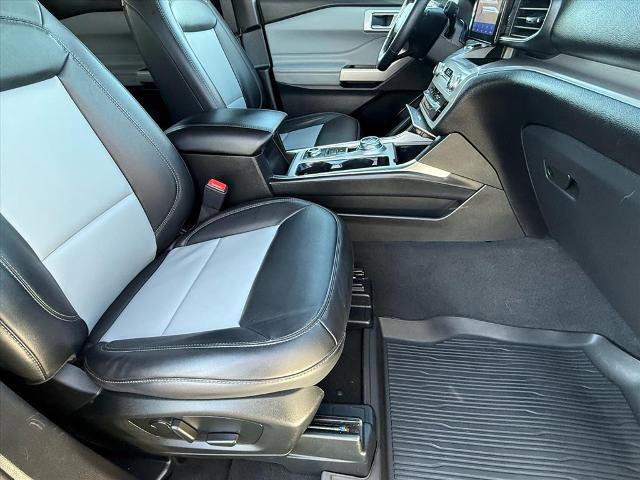 Certified 2022 Ford Explorer XLT w/ Equipment Group 202A image 10