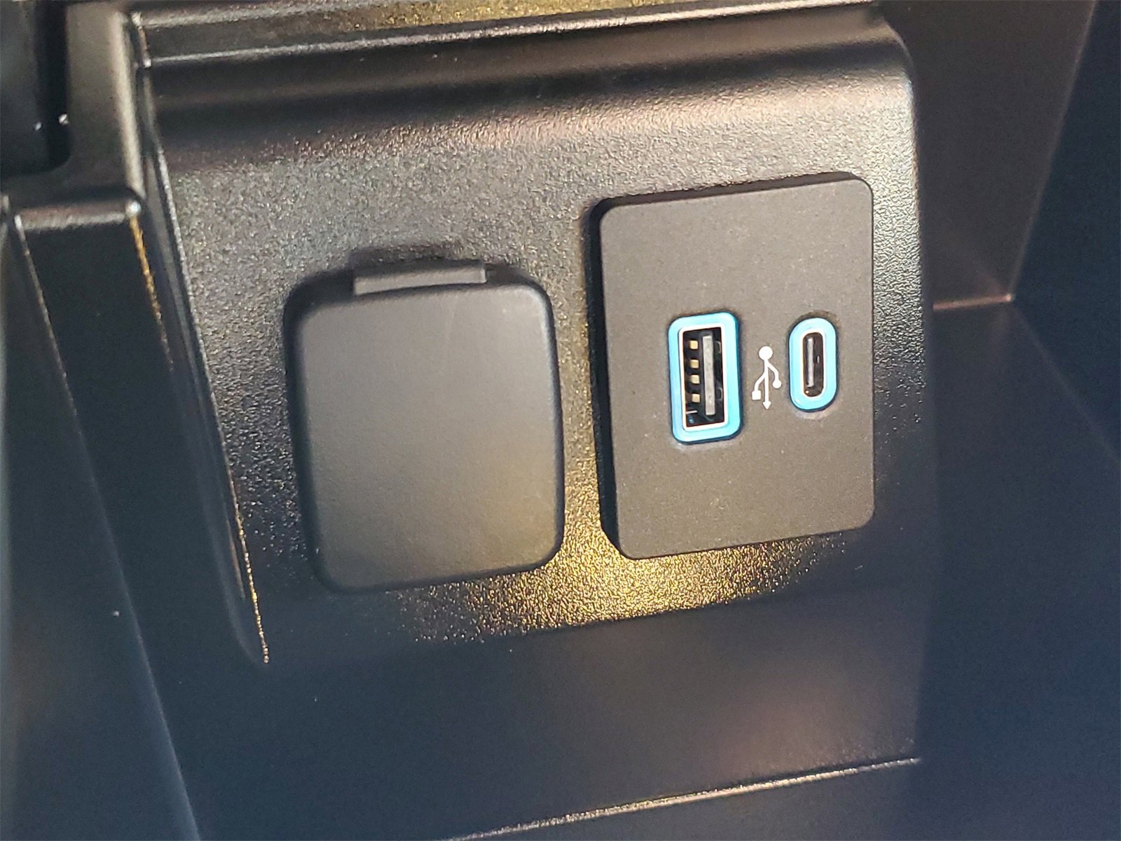 Certified 2024 Ford Explorer Limited w/ Limited Technology Package image 28