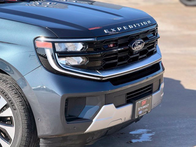 Certified 2025 Ford Expedition Platinum w/ Driver's Package AWD/4WD image 9