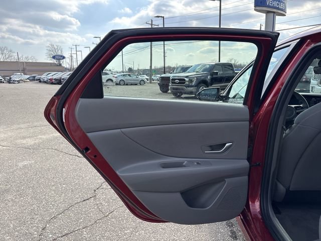 Used 2024 Hyundai Elantra SEL image 23