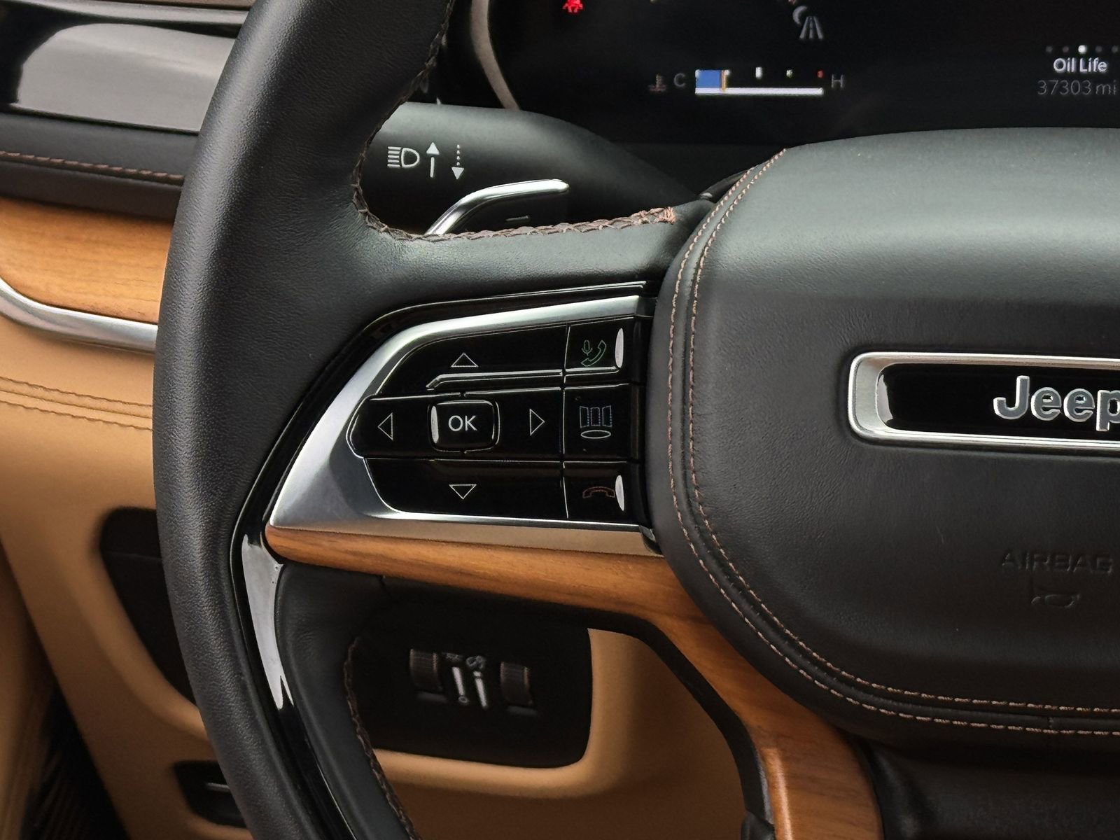 Used 2023 Jeep Grand Cherokee Summit AWD/4WD image 16