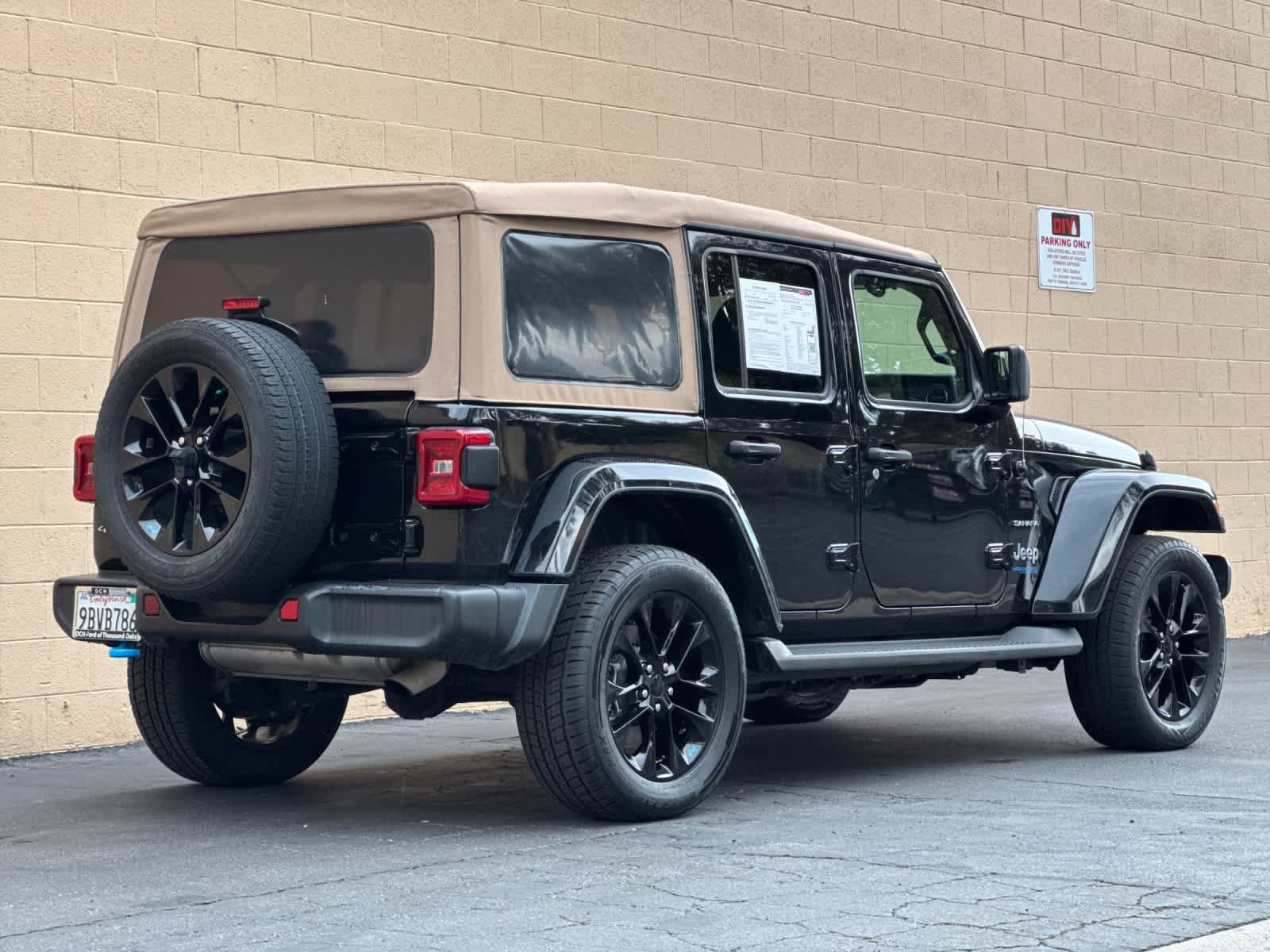 Used 2022 Jeep Wrangler Unlimited Sahara AWD/4WD image 2