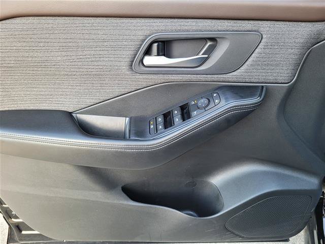 Used 2023 Nissan Rogue SV FWD image 23