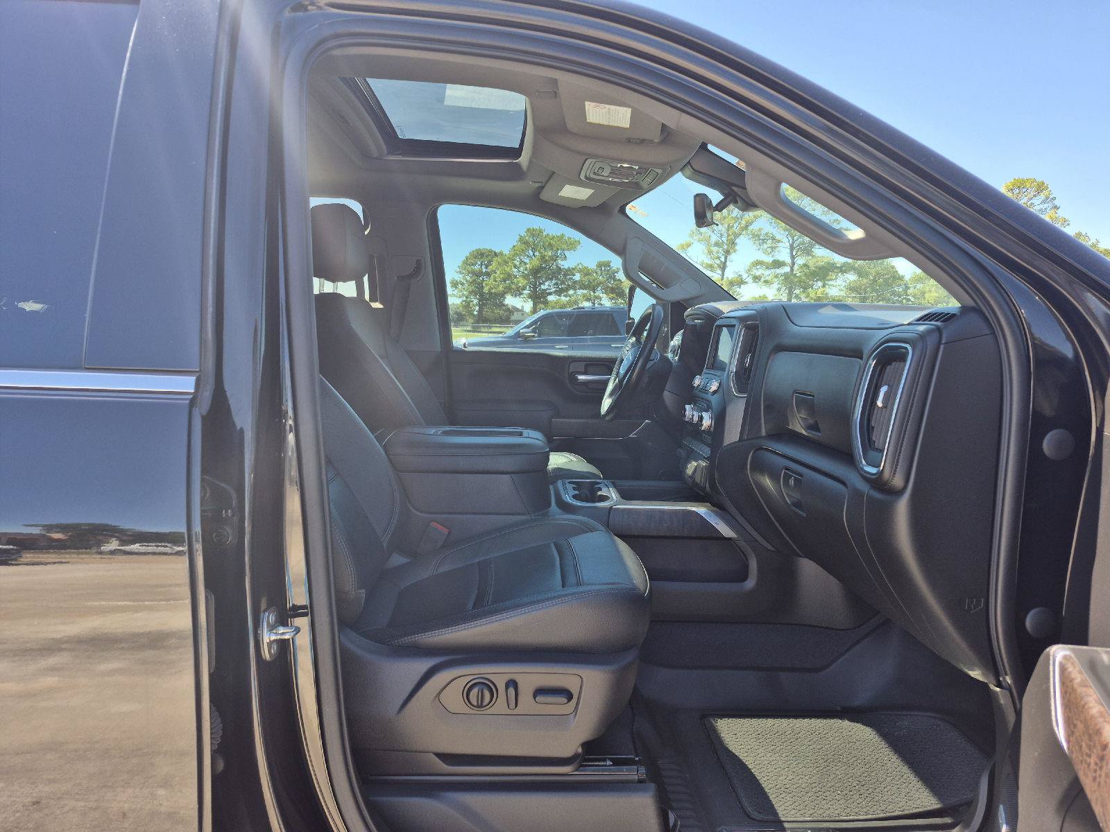 Used 2022 GMC Sierra 2500 Denali w/ Denali Black Diamond Edition AWD/4WD image 11