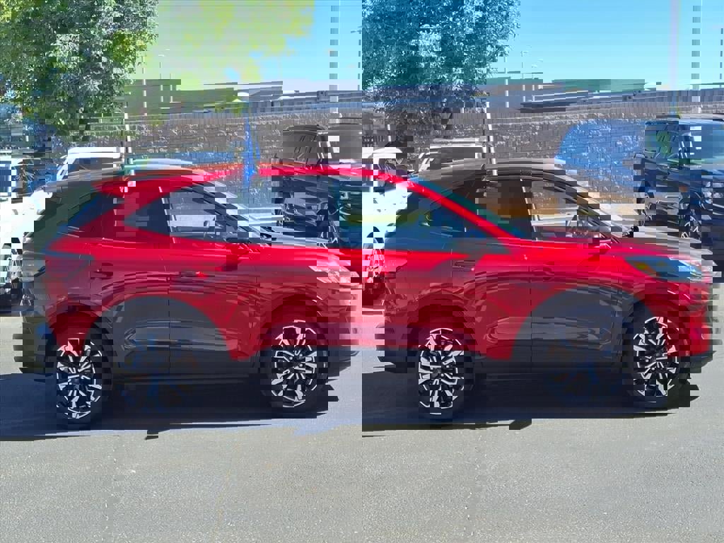 Certified 2022 Ford Escape SE w/ SE Sport Appearance Package image 6