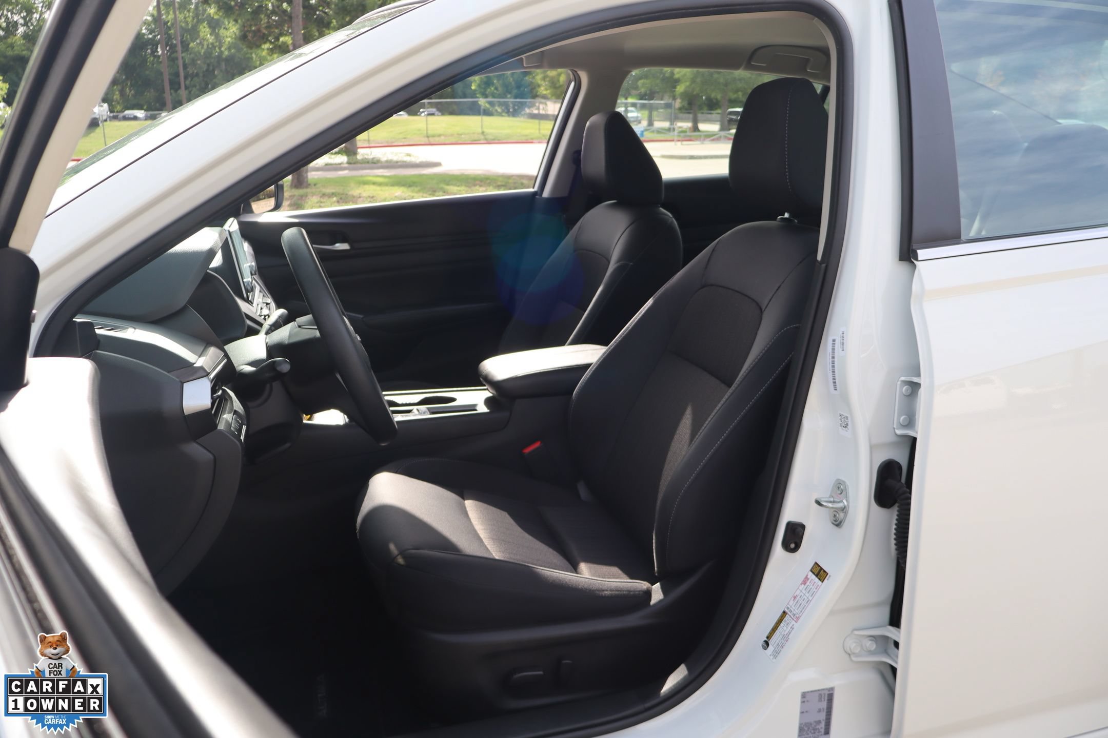 Used 2025 Nissan Altima 2.5 SV FWD image 11